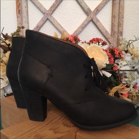 Clarks Shoes - *NEW* BLACK LEATHER BOOTIES 3 1/2” HEELS